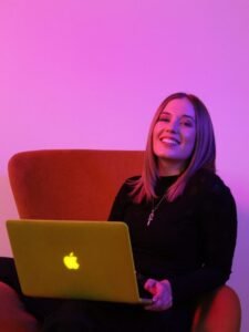 Crimson is hiring a fresher data analyst for remote work